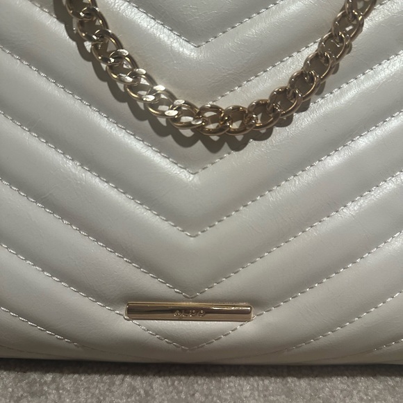 Aldo White and Gold Chain Handbag Purse - Picture 4 of 11